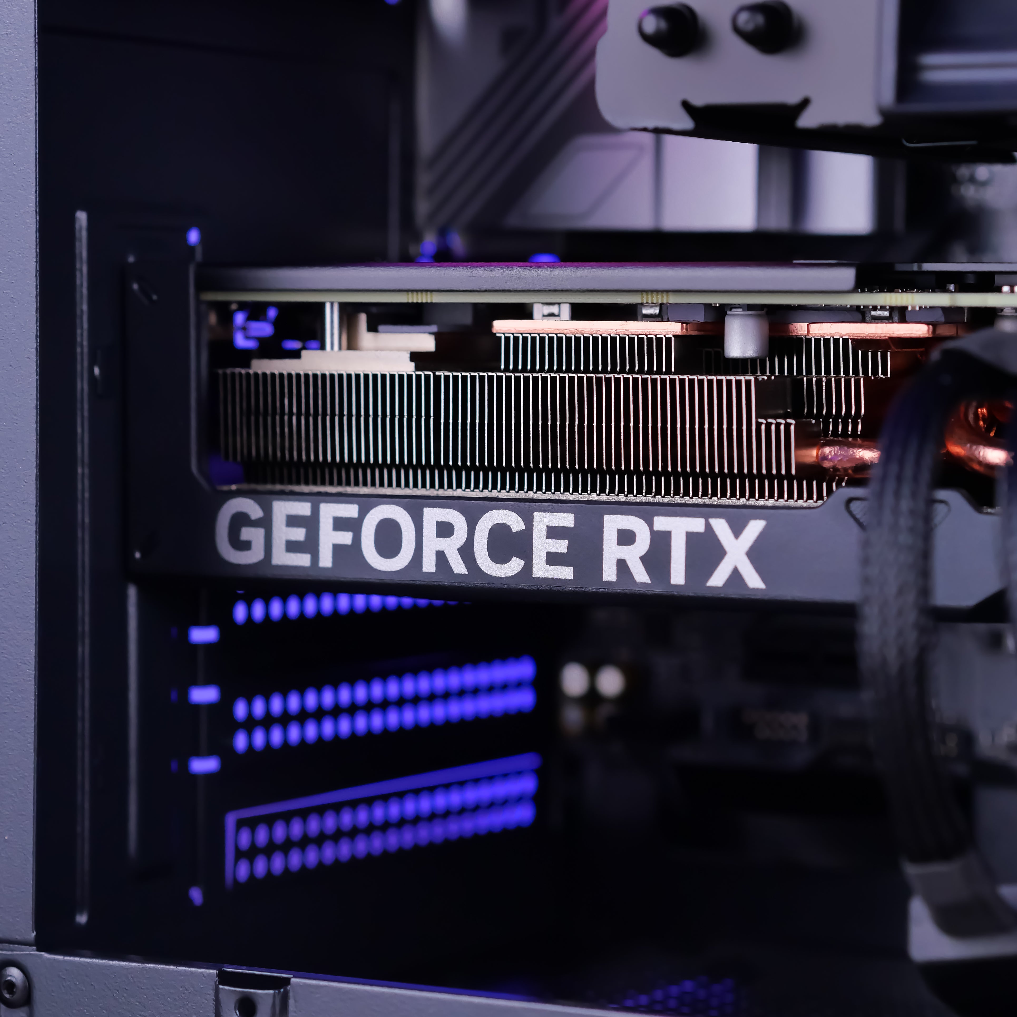 TITAN: RTX 4070 Ti SUPER | Ryzen 5 7500F